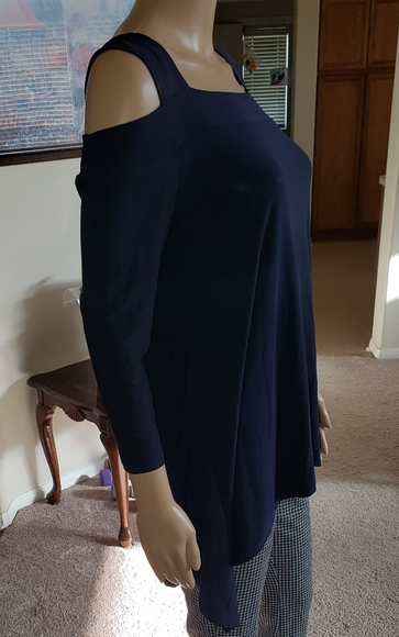 Karen J Design s sleek flowy swing top cold shoulder - Picture 5 of 6